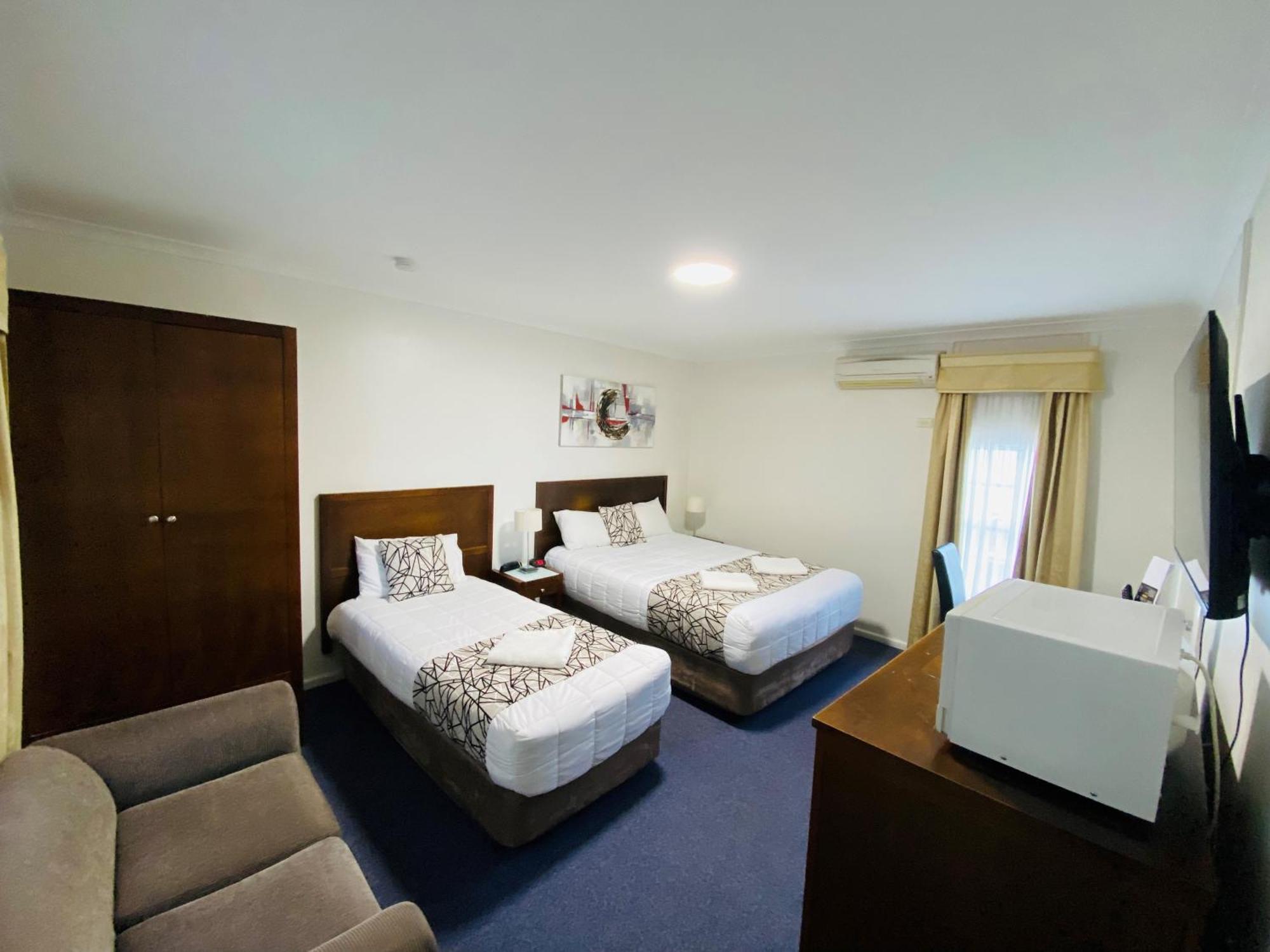 Colonial Lodge Motor Inn Yass Εξωτερικό φωτογραφία