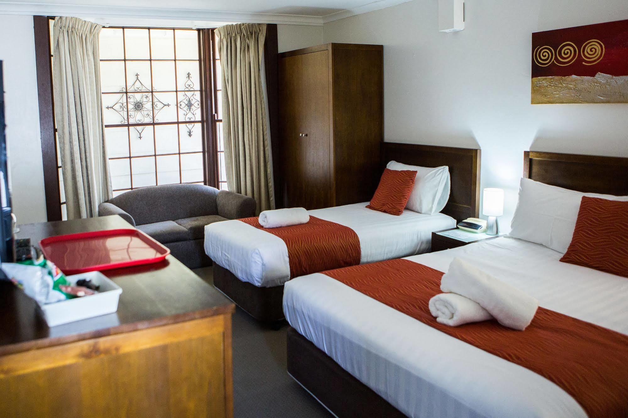 Colonial Lodge Motor Inn Yass Εξωτερικό φωτογραφία